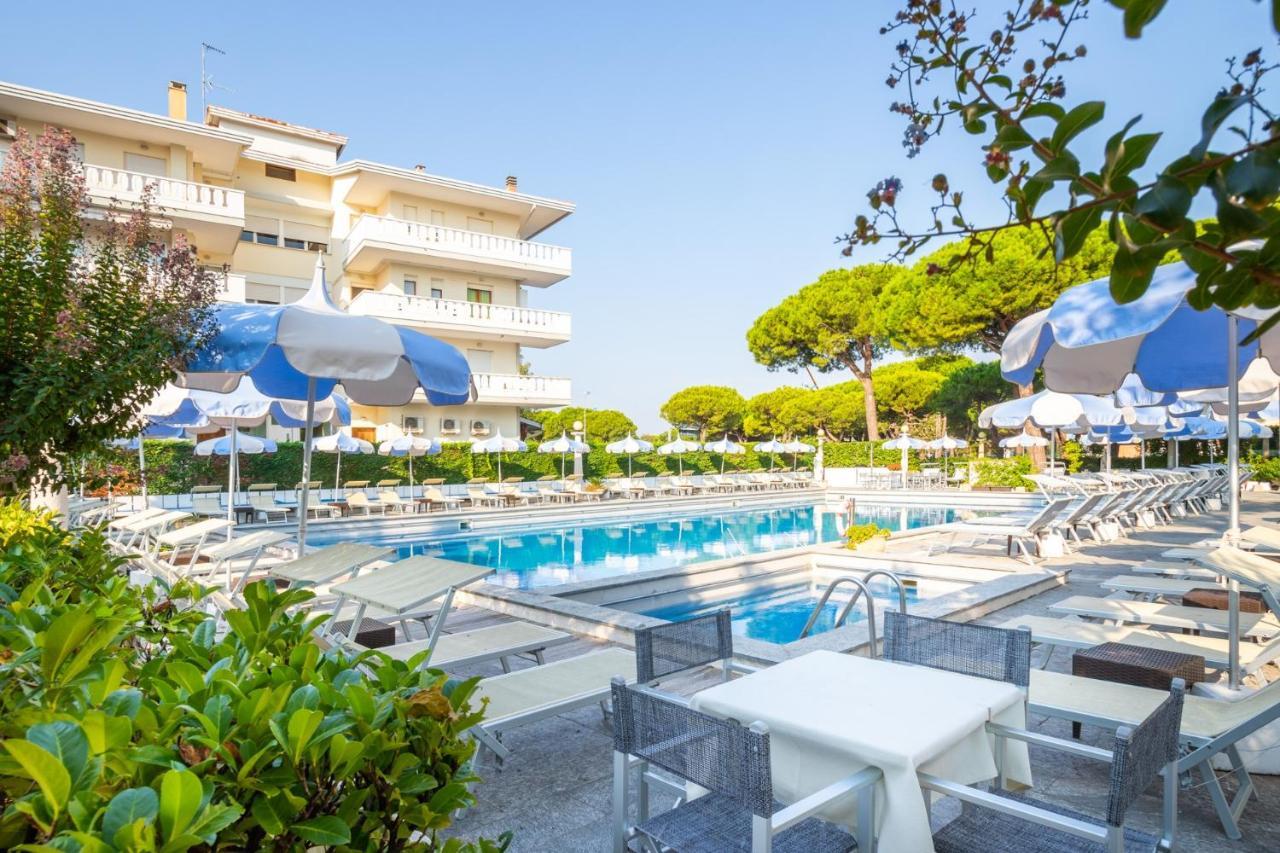 Hotel Al Cigno Lignano Sabbiadoro Exterior foto