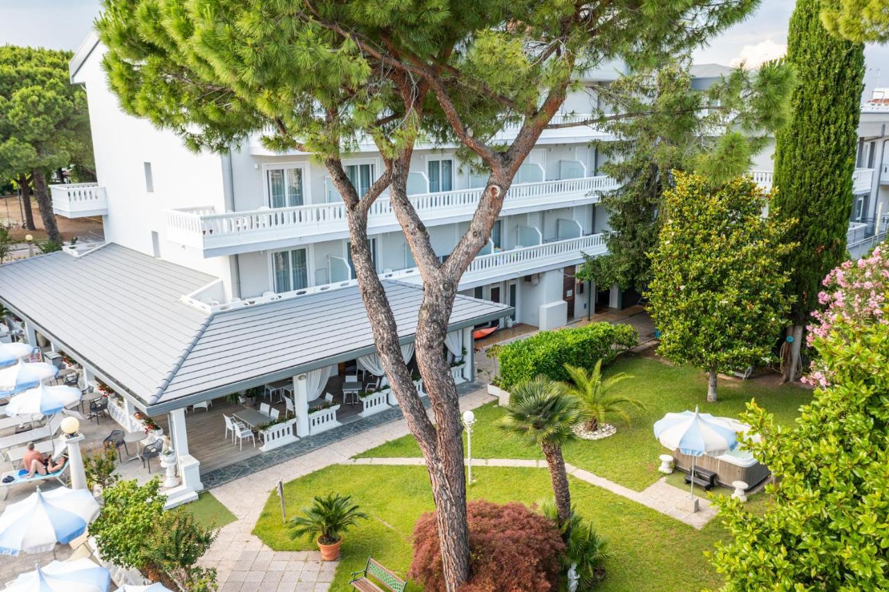 Hotel Al Cigno Lignano Sabbiadoro Exterior foto